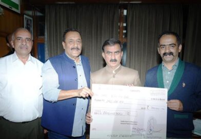 आपदा राहत कोष के लिए पूर्व विधायक अजय महाजन ने मुख्यमंत्री को 19.01 लाख रुपये के चेक भेंट किएशिमला ब्यूरो:12 अक्तूबर, 2023 आपदा राहत कोष के लिए पूर्व विधायक अजय महाजन ने मुख्यमंत्री को 19.01 लाख रुपये के चेक भेंट किएशिमला ब्यूरो:12 अक्तूबर, 2023